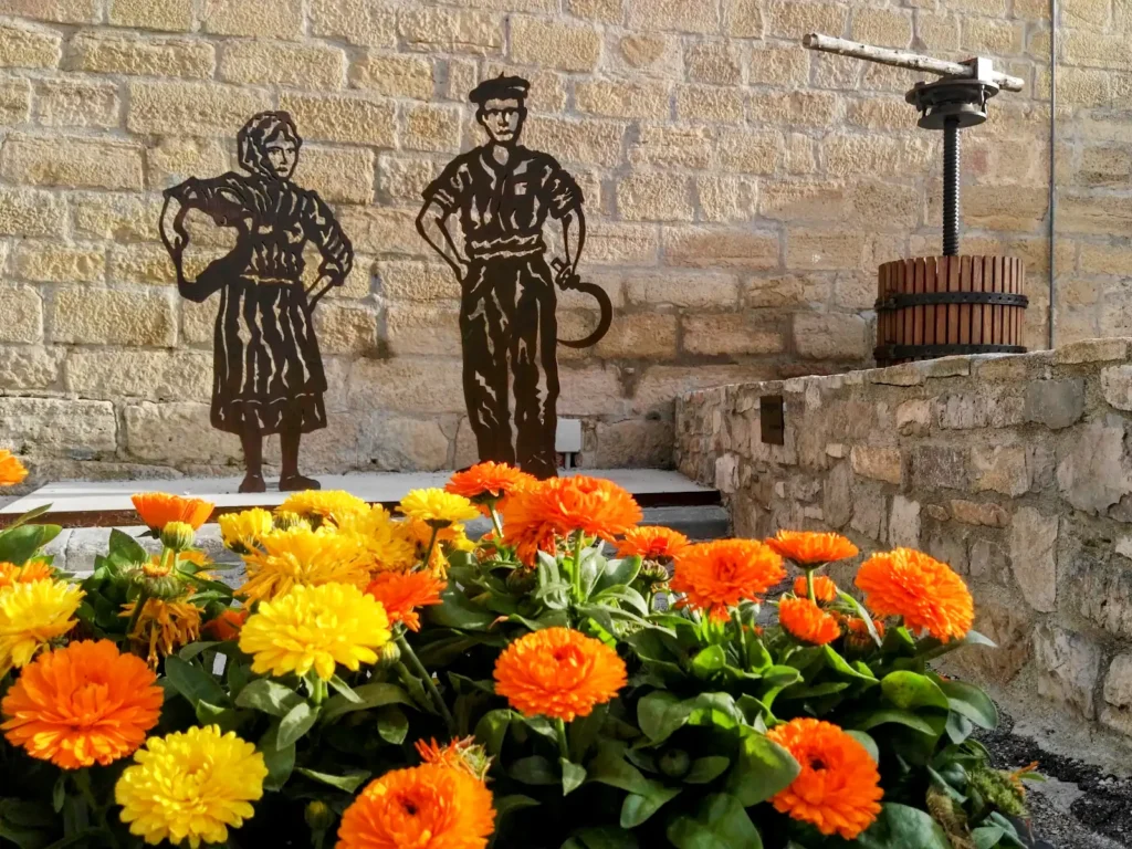 monument-als pagesos-de-Conesa